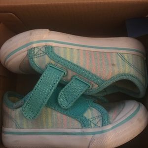 Toddler size 6 tennis shoes/ sneakers